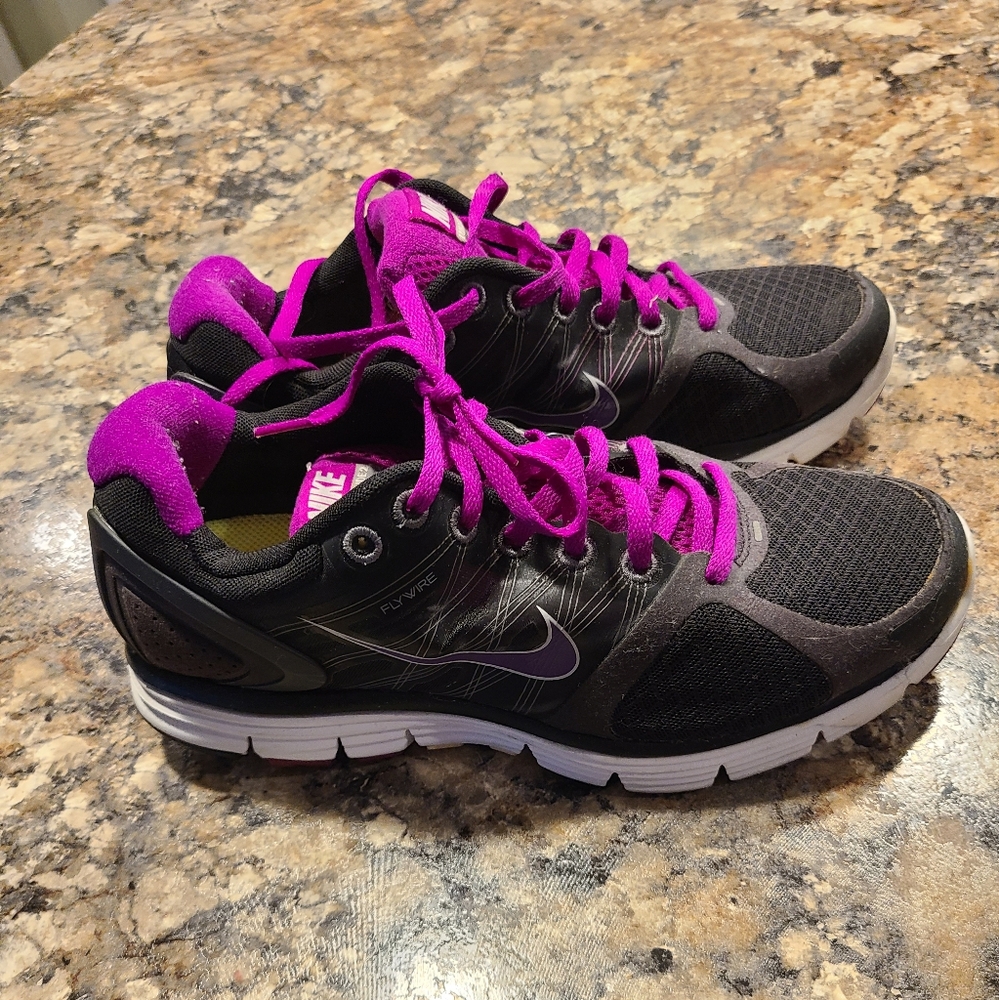 Women Nike Lunarglide 2 Size 8, Black and Purple